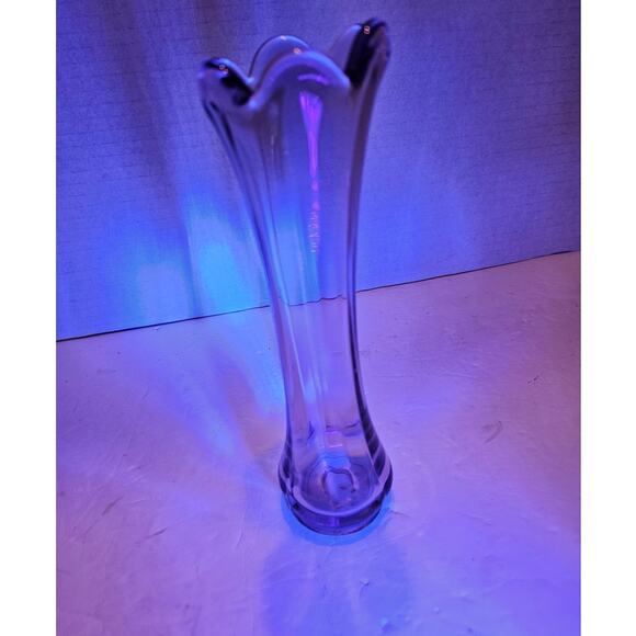 Vintage Amethyst Art Glass Ribbed Scalloped Swung Vase 8" tall 2" dia. Pontel - Picture 2 of 7